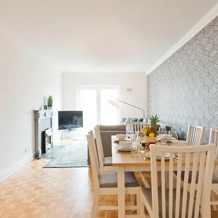 Sweet - Fitzwilliam Quay Apartment *
